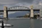 Ponte sobre a ilha de Granville, em Vancouver, no Canadá